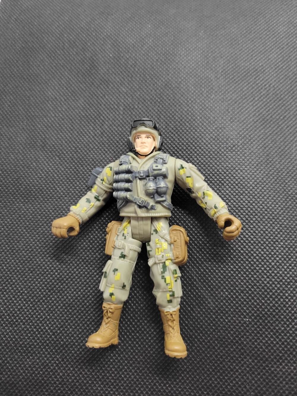 Chap Mei Military Soldier Action Figure 4.5" Plastic Green Tan Black Camo